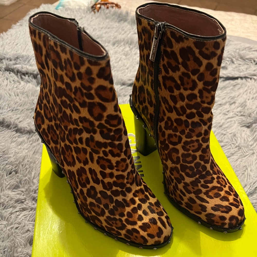 Gianni Bini Leopard Boots